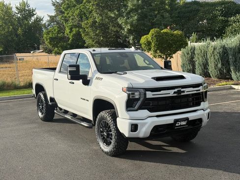 Used 2024 Chevrolet Silverado 3500 LTZ w/ LTZ Plus Package AWD/4WD image 2