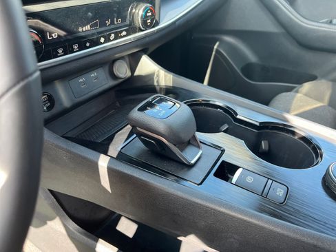 Used 2025 Nissan Rogue SV AWD/4WD image 43