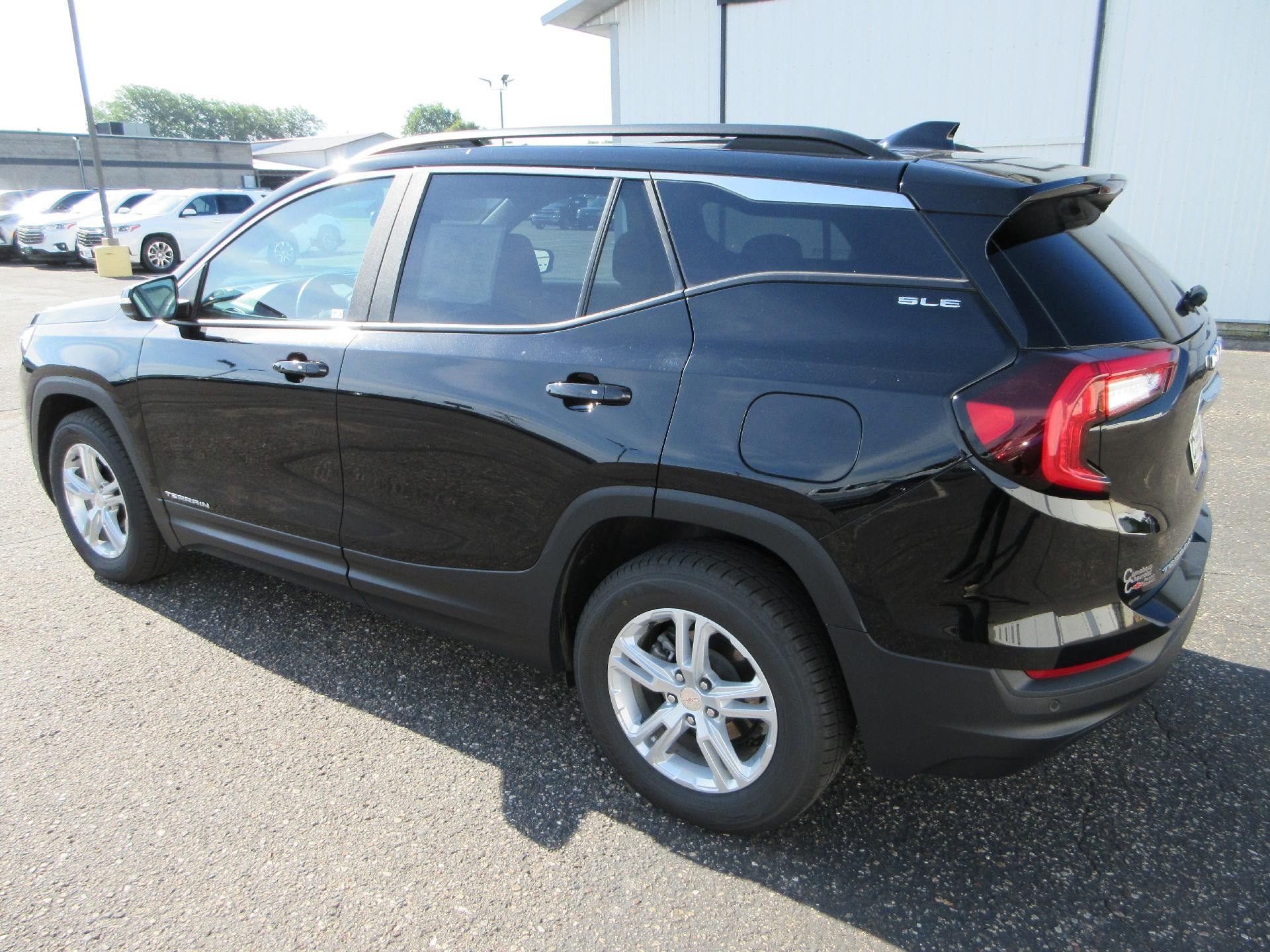 Certified 2022 GMC Terrain SLE w/ Driver Convenience Package AWD/4WD image 8
