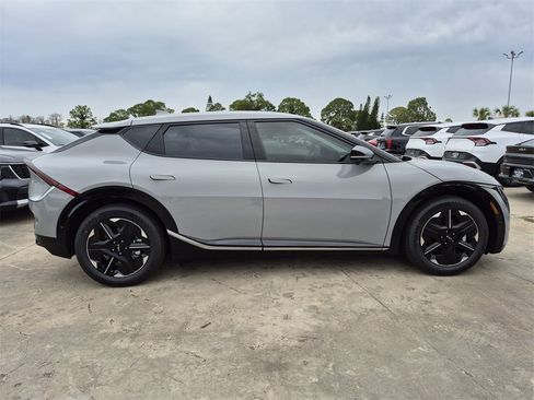 New 2025 Kia EV6 Wind image 9