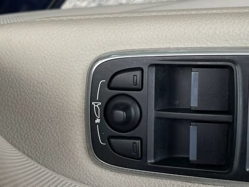 Used 2016 Jaguar XF Prestige RWD image 39