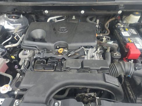 Used 2021 Toyota RAV4 XLE w/ Convenience Package FWD image 16