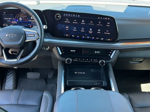 Certified 2025 Chevrolet Suburban RST w/ Comfort Package AWD/4WD image 19