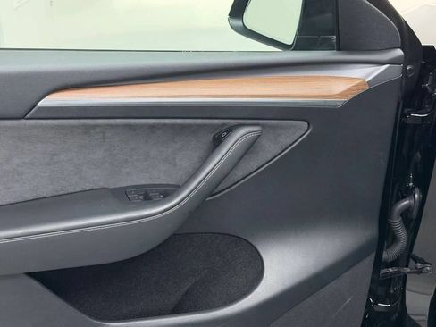 Used 2023 Tesla Model Y Performance AWD/4WD image 43