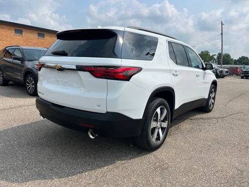 Used 2023 Chevrolet Traverse LT w/ LT Premium Package AWD/4WD image 4