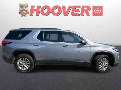 Used 2023 Chevrolet Traverse LT FWD image 2