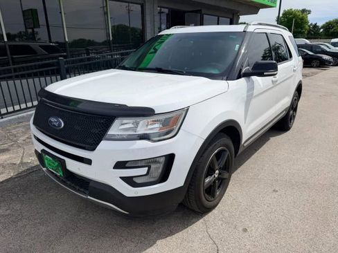 Used 2016 Ford Explorer XLT w/ Equipment Group 202A AWD/4WD image 2