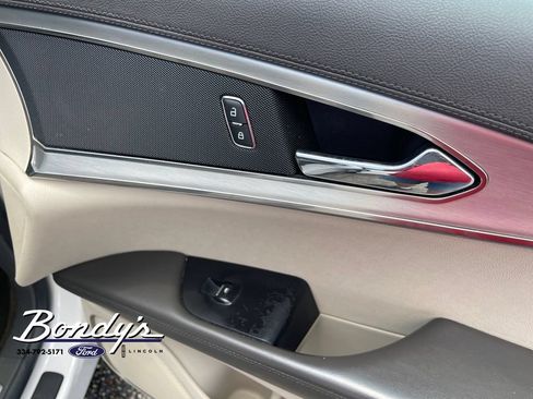 Used 2019 Lincoln Nautilus Premier AWD/4WD image 20