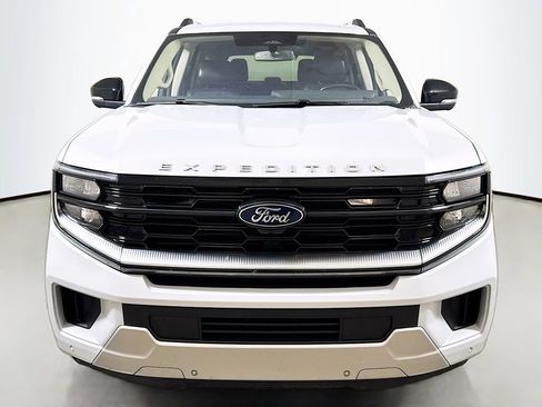 Used 2025 Ford Expedition Platinum AWD/4WD image 2