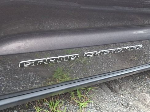 Used 2018 Jeep Grand Cherokee Limited AWD/4WD image 4