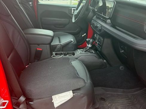 Used 2026 Jeep Wrangler Unlimited Rubicon w/ Safety Group AWD/4WD image 4