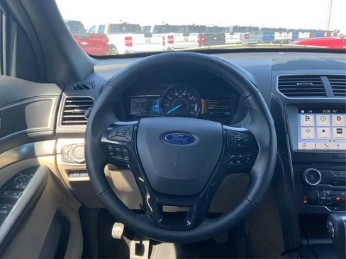 Used 2018 Ford Explorer XLT w/ Equipment Group 201A AWD/4WD image 18