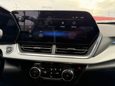 Used 2025 Chevrolet Trax LT image 18