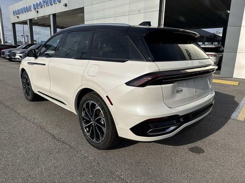 New 2026 Lincoln Nautilus Reserve image 5