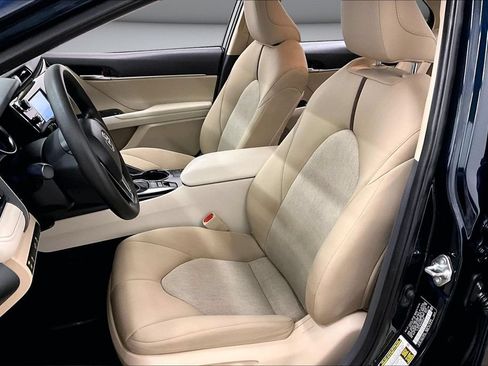 Used 2019 Toyota Camry LE FWD image 20