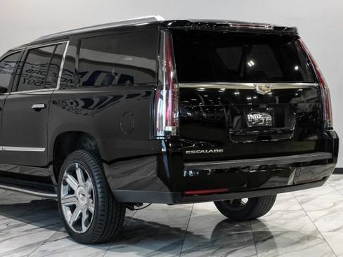Used 2020 Cadillac Escalade ESV Luxury RWD image 16