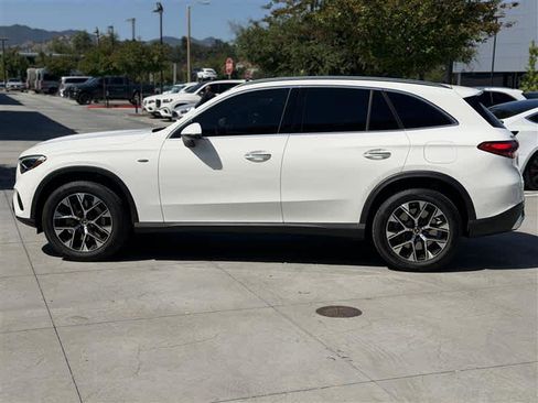 Used 2025 Mercedes-Benz GLC 350e 4MATIC image 3