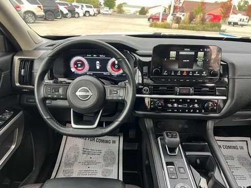 Used 2024 Nissan Pathfinder Platinum image 22