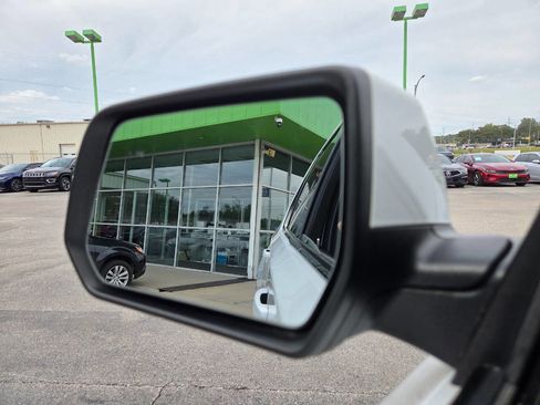 Used 2022 Chevrolet Traverse LT w/ Midnight/Sport Edition image 20