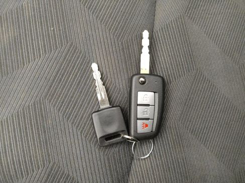 Used 2016 Nissan Rogue S AWD/4WD image 32