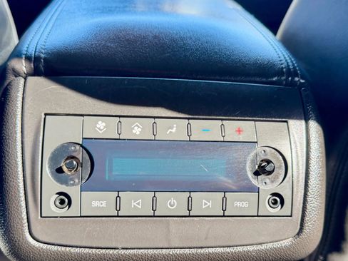 Used 2017 Chevrolet Traverse LT image 14