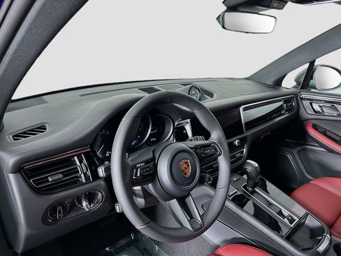 Certified 2026 Porsche Macan Turbo AWD/4WD image 4