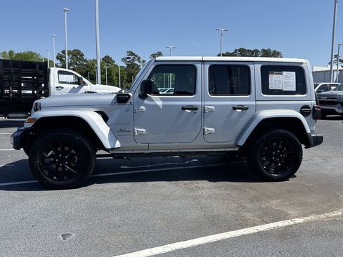Used 2024 Jeep Wrangler Sahara w/ Technology Group image 6