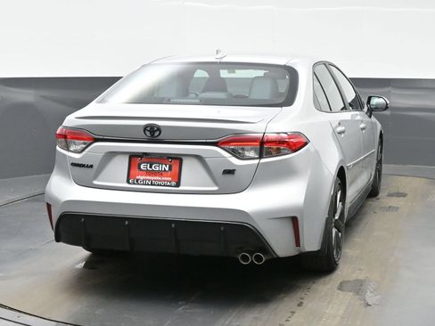 Used 2025 Toyota Corolla SE w/ SE Premium Package image 5