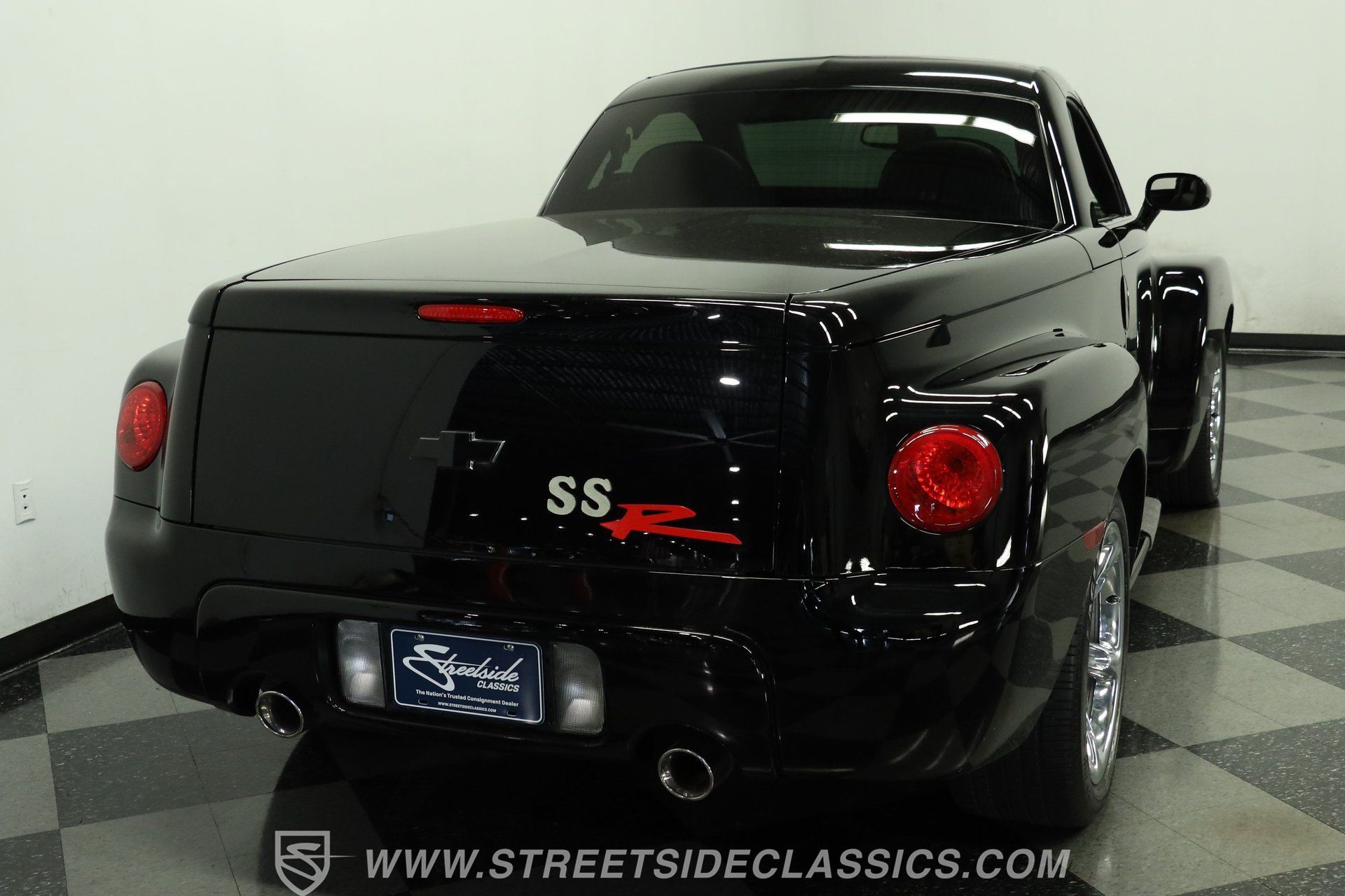 Used 2004 Chevrolet SSR w/ Preferred Equipment Group RWD image 10