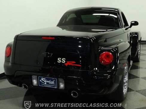 Used 2004 Chevrolet SSR w/ Preferred Equipment Group RWD image 10