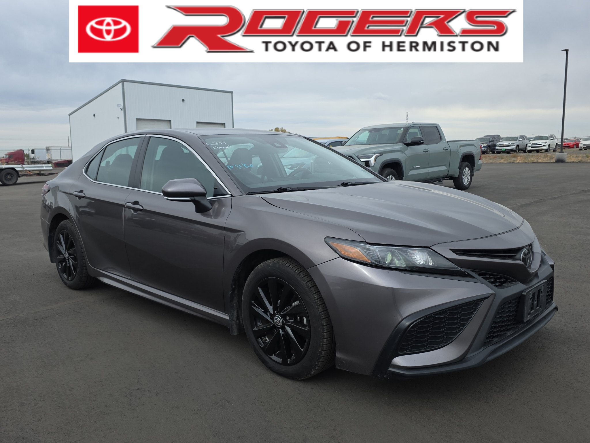 Used 2024 Toyota Camry SE FWD image 1