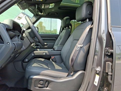 New 2025 Land Rover Defender 110 S image 10