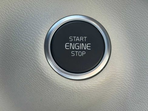 Certified 2023 Volvo XC40 B5 Plus w/ Driver Assist Package AWD/4WD image 33
