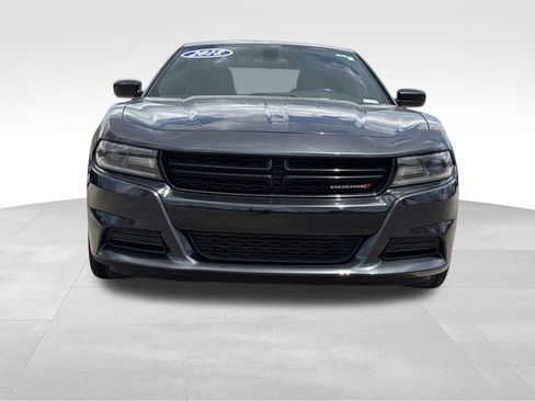 Used 2018 Dodge Charger SXT w/ Blacktop Package RWD image 3