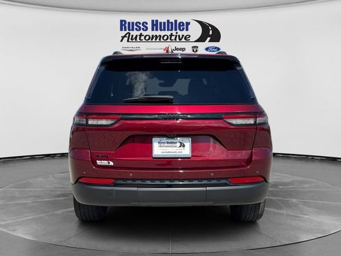 Used 2023 Jeep Grand Cherokee Altitude AWD/4WD image 4