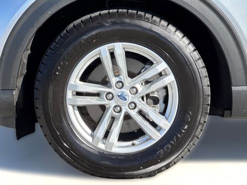 Used 2023 Ford Explorer XLT w/ Equipment Group 202A image 10