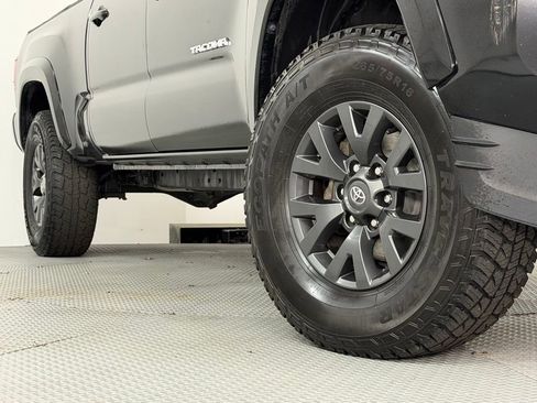 Used 2022 Toyota Tacoma SR5 w/ Technology Package RWD image 17