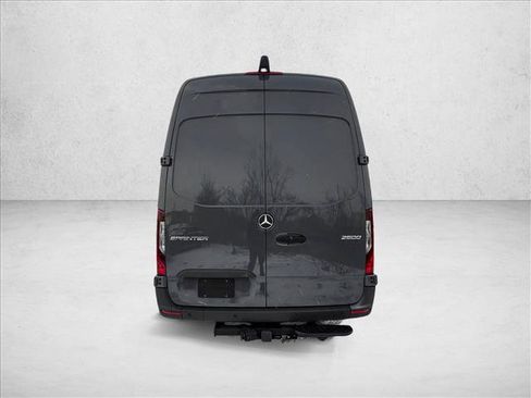 Used 2024 Mercedes-Benz Sprinter 2500 image 7