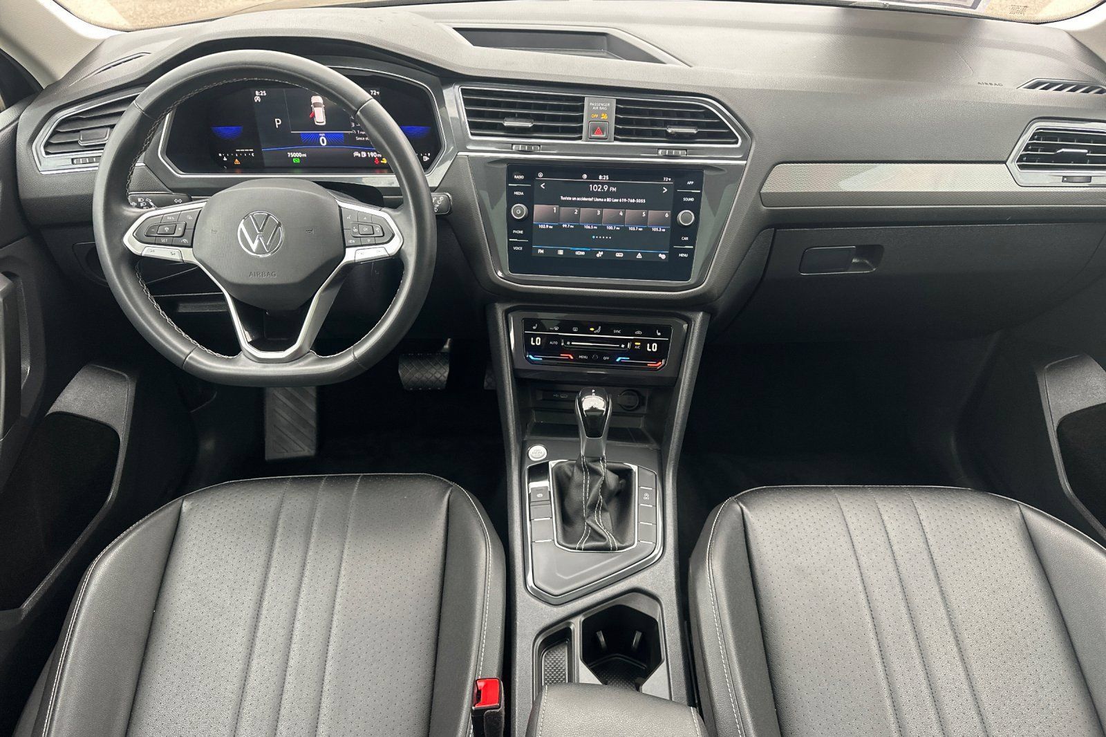 Used 2023 Volkswagen Tiguan SE w/ Panoramic Sunroof Package FWD image 12