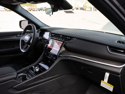 New 2025 Jeep Grand Cherokee L Limited image 23