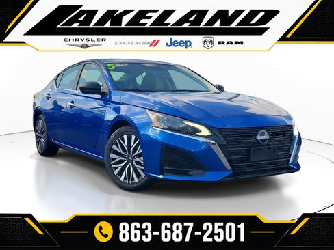 Used 2025 Nissan Altima 2.5 SV FWD image 1