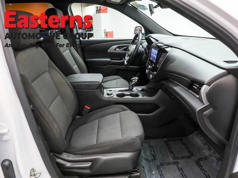Used 2022 Chevrolet Traverse LT image 24