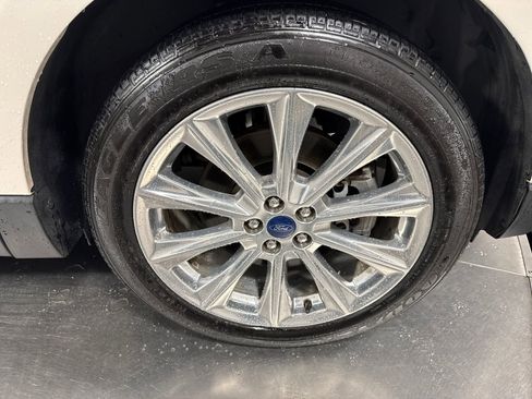 Used 2018 Ford Edge Titanium w/ Equipment Group 302A AWD/4WD image 14