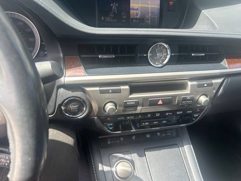 Used 2018 Lexus ES 350 w/ Luxury Package w/Wood Trim FWD image 3