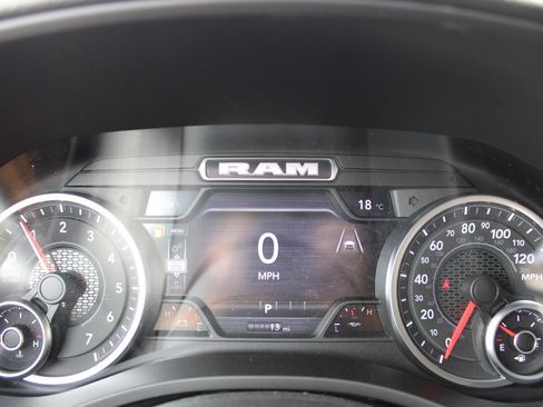 New 2026 RAM 1500 Express AWD/4WD image 17