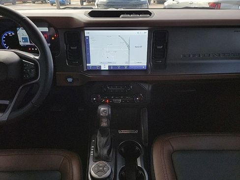Used 2024 Ford Bronco Outer Banks image 11