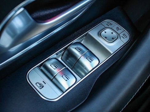Used 2025 Mercedes-Benz GLE 450e 4MATIC w/ AMG Line Interior image 11