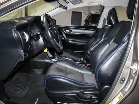 Used 2018 Toyota Corolla SE FWD image 8