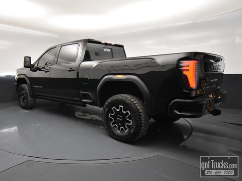Used 2025 GMC Sierra 2500 AT4X image 4