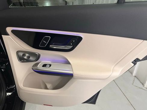 Used 2025 Mercedes-Benz GLC 350e 4MATIC image 21